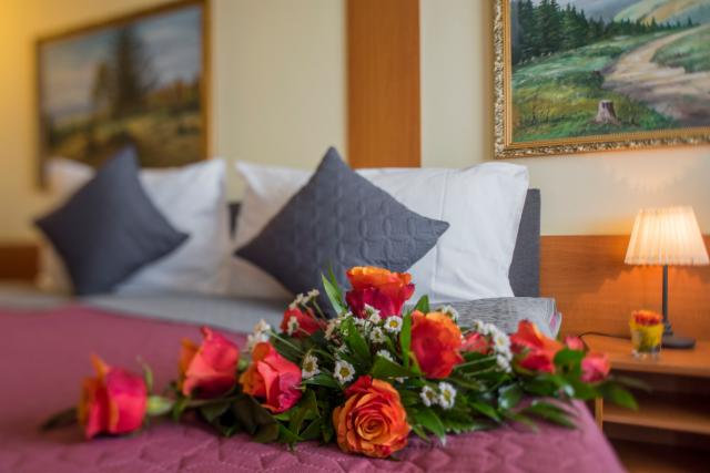 Pay Now & Save 10% - Business Suite for 2 people - Non-refundable