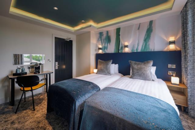 14 Day Advance Purchase (10% Off) Studio67 (Double or Twin Room for 1 - 2 adults & In Room Continental Breakfast)